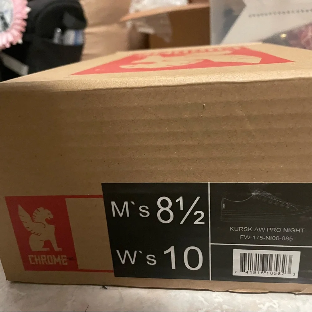 Chrome clip in sneakers - Picture 3 of 5